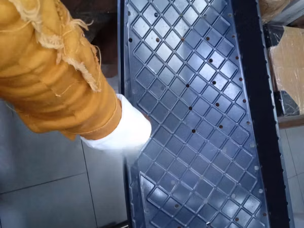 Reliable Hydroponic Tray for Daily Use - With Holes