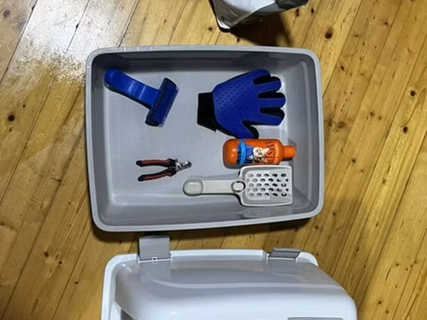 Pişik üçün tam təchizatlı tualet dəsti Dəstə daxildir: - Qapalı pişik