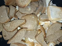 Продаю на корм животным, хлеб свежий, просрочка по 14 сом кг — photo 1