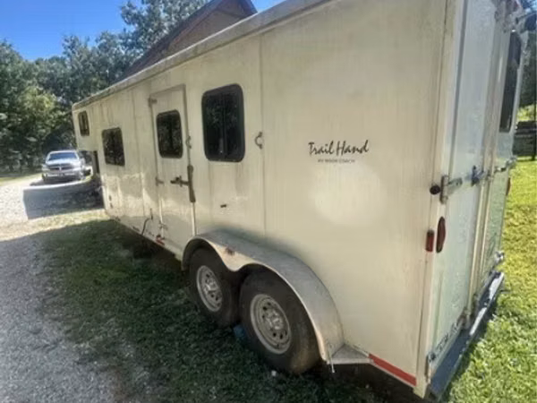 2009 Bison Coach 7280LQ Gooseneck Horse Trailer